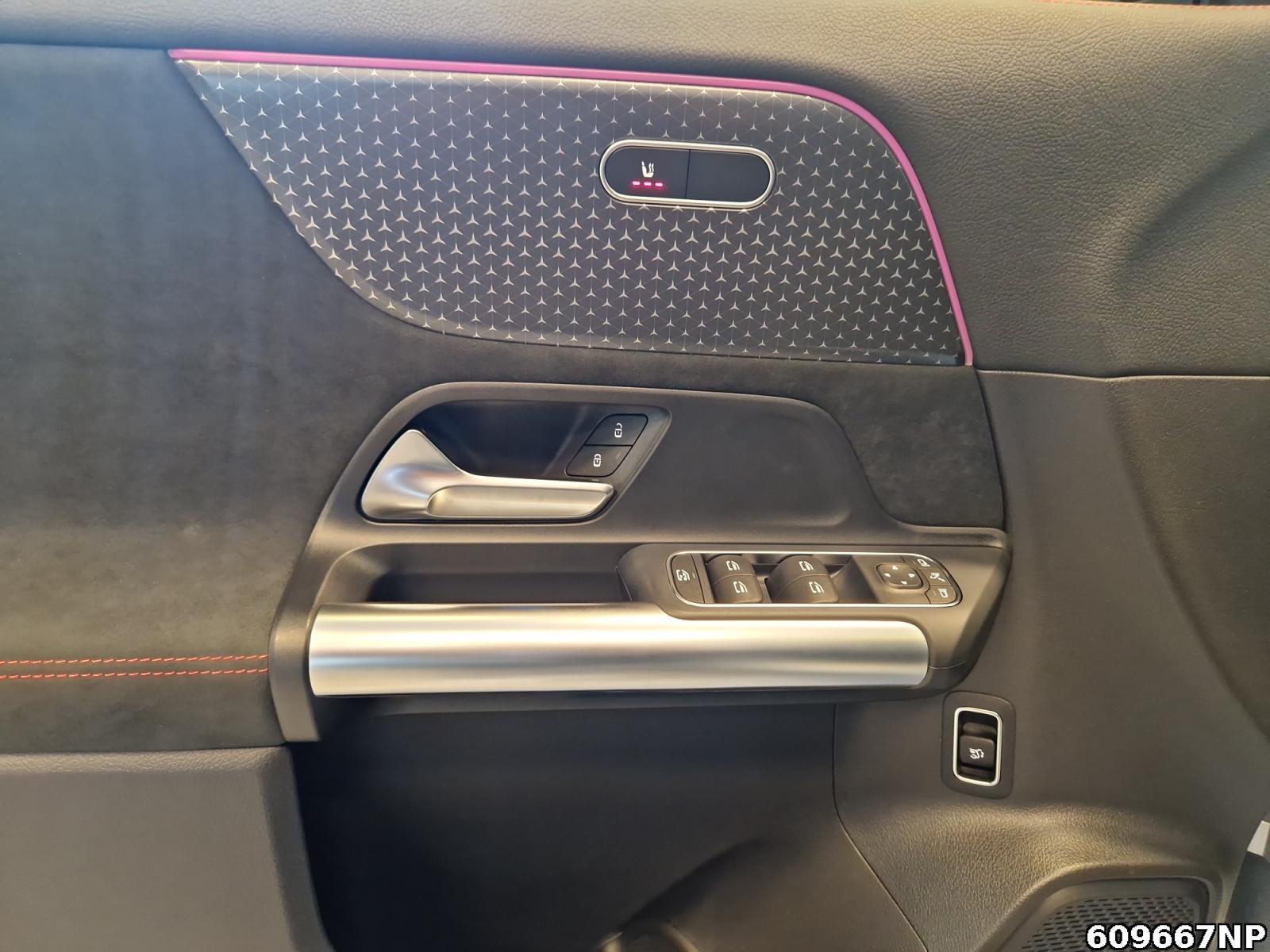 Fahrzeugabbildung Mercedes-Benz EQA AMG Pano AHK Lenkradheizung Totwinkel.