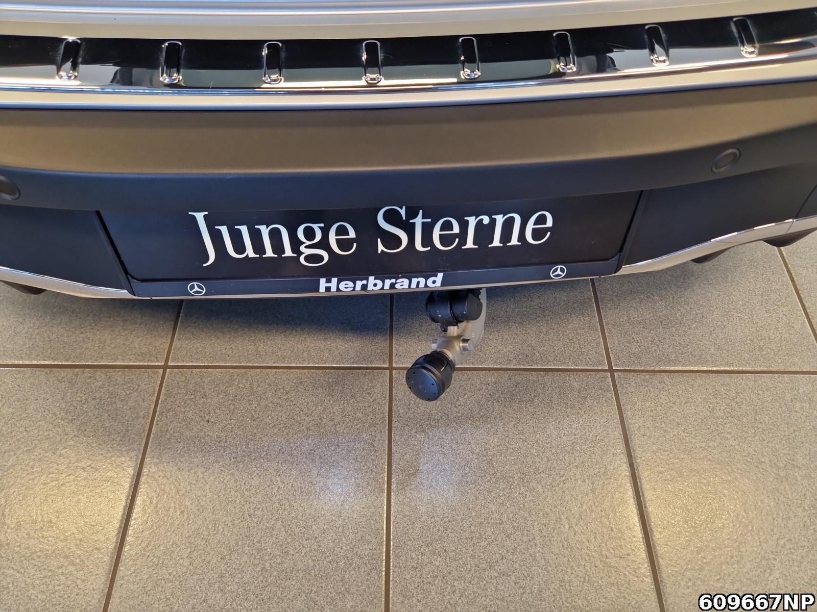 Fahrzeugabbildung Mercedes-Benz EQA AMG Pano AHK Lenkradheizung Totwinkel.
