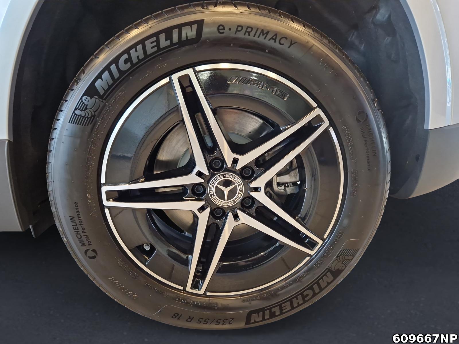 Fahrzeugabbildung Mercedes-Benz EQA AMG Pano AHK Lenkradheizung Totwinkel.