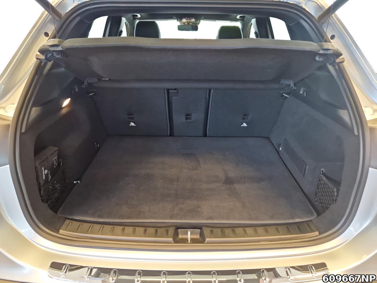 Fahrzeugabbildung Mercedes-Benz EQA AMG Pano AHK Lenkradheizung Totwinkel.