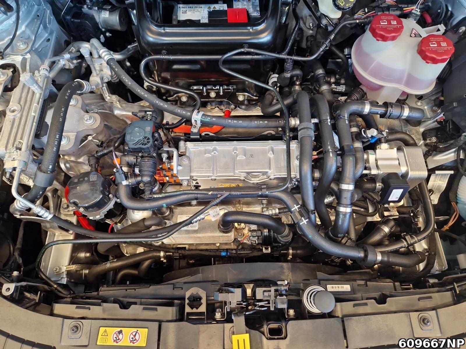 Fahrzeugabbildung Mercedes-Benz EQA AMG Pano AHK Lenkradheizung Totwinkel.