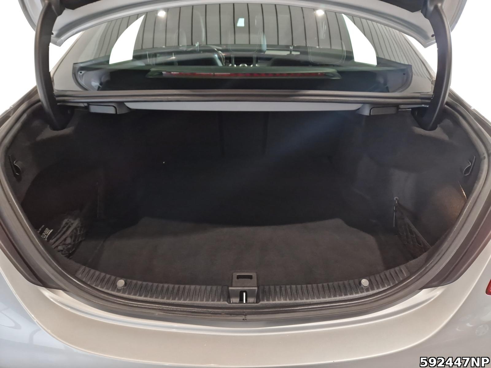 Fahrzeugabbildung Mercedes-Benz C 180 AMG Distronic Schiebedach Ambi