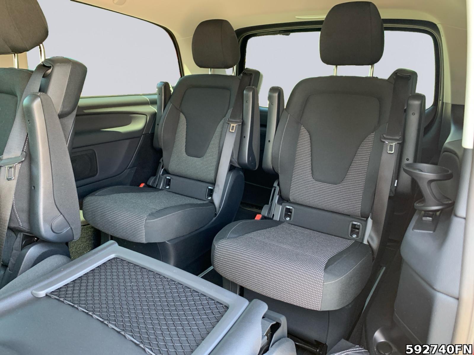 Fahrzeugabbildung Mercedes-Benz V 220 STYLE L *AHK*MULTIBEAM*EASY-PACK*DISTRONIC