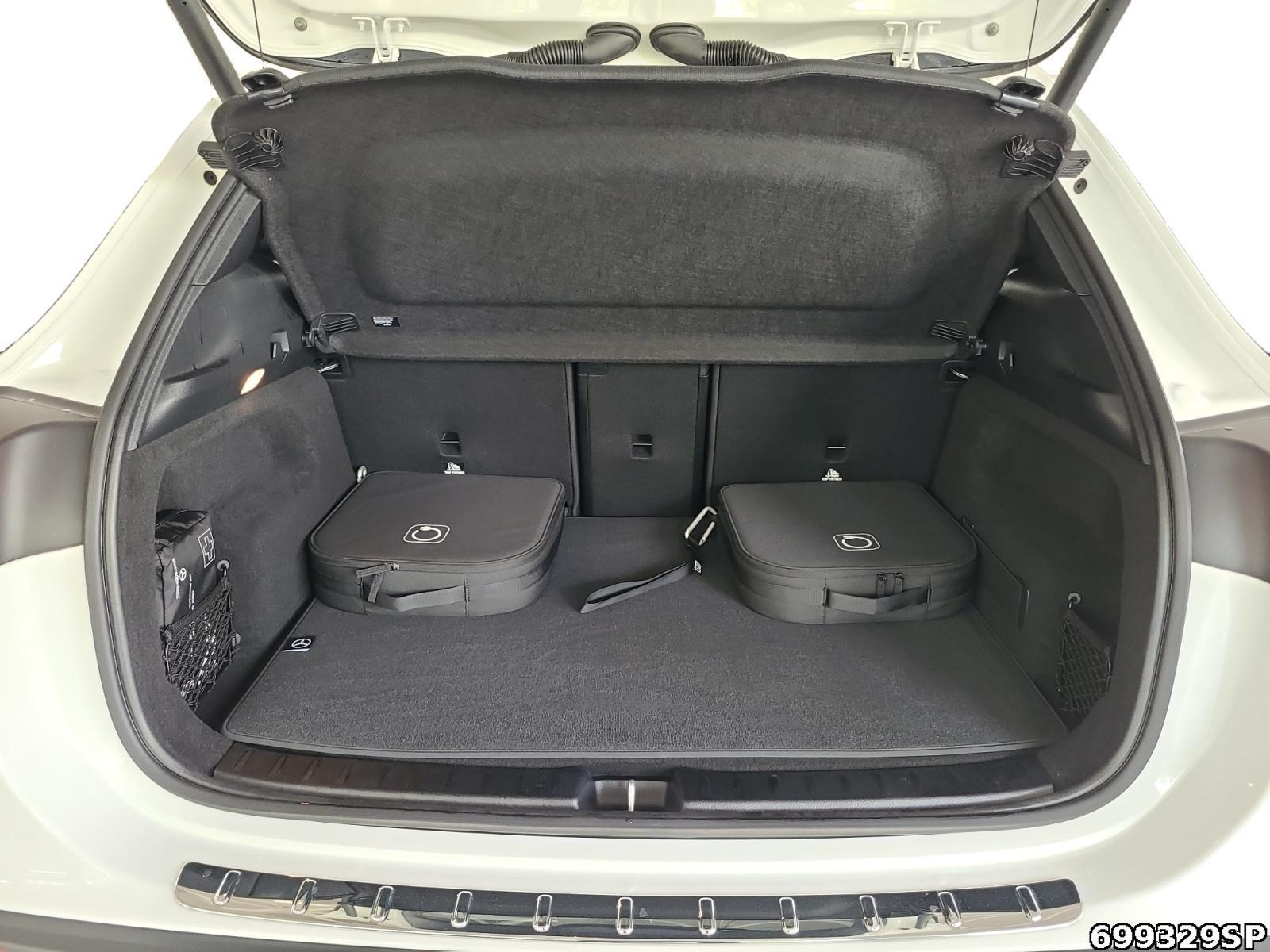 Fahrzeugabbildung Mercedes-Benz EQA 4M AMG Night 360° Distronic