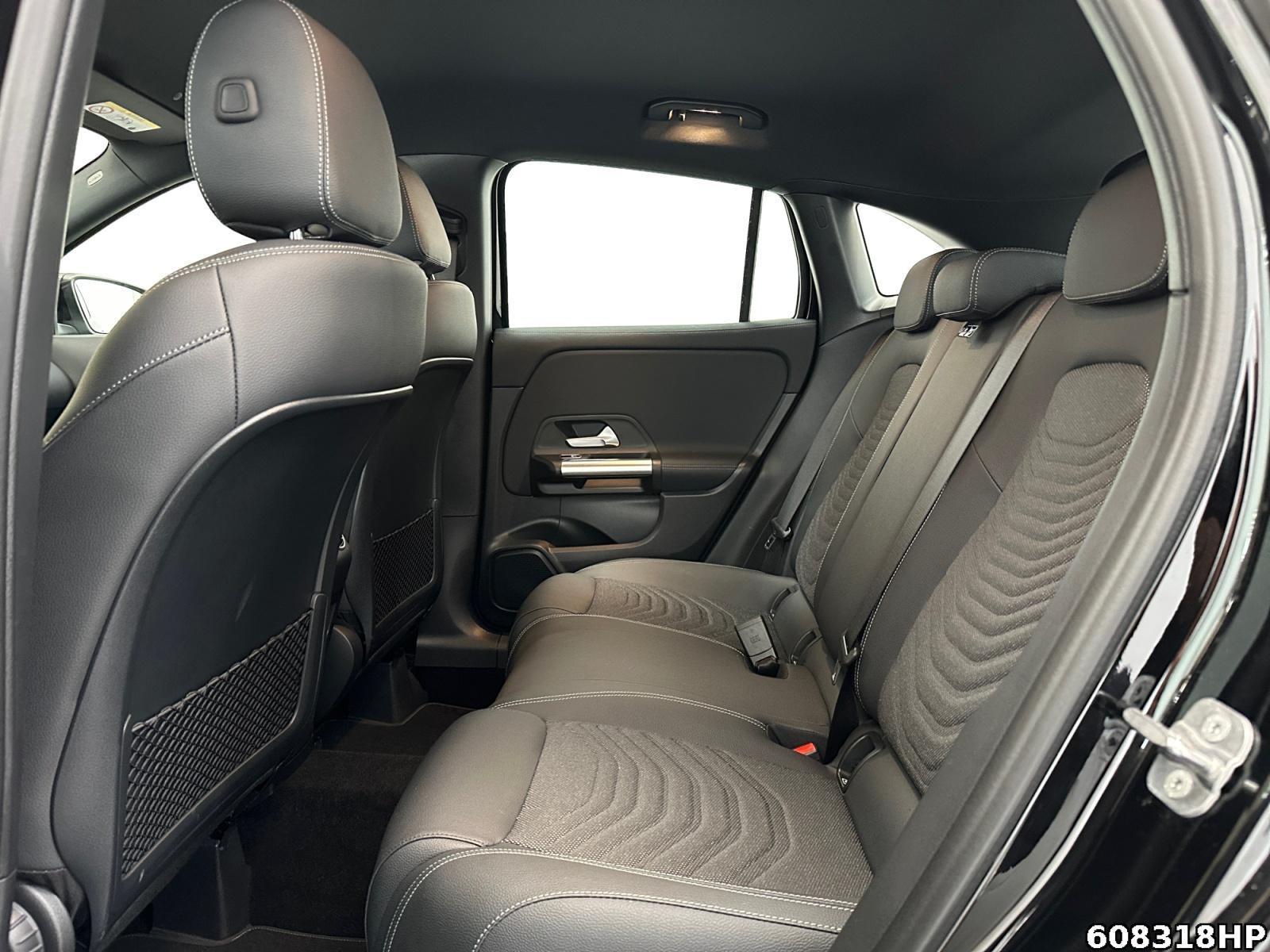 Fahrzeugabbildung Mercedes-Benz GLA 200 Progressive Distronic AHK Thermotronic