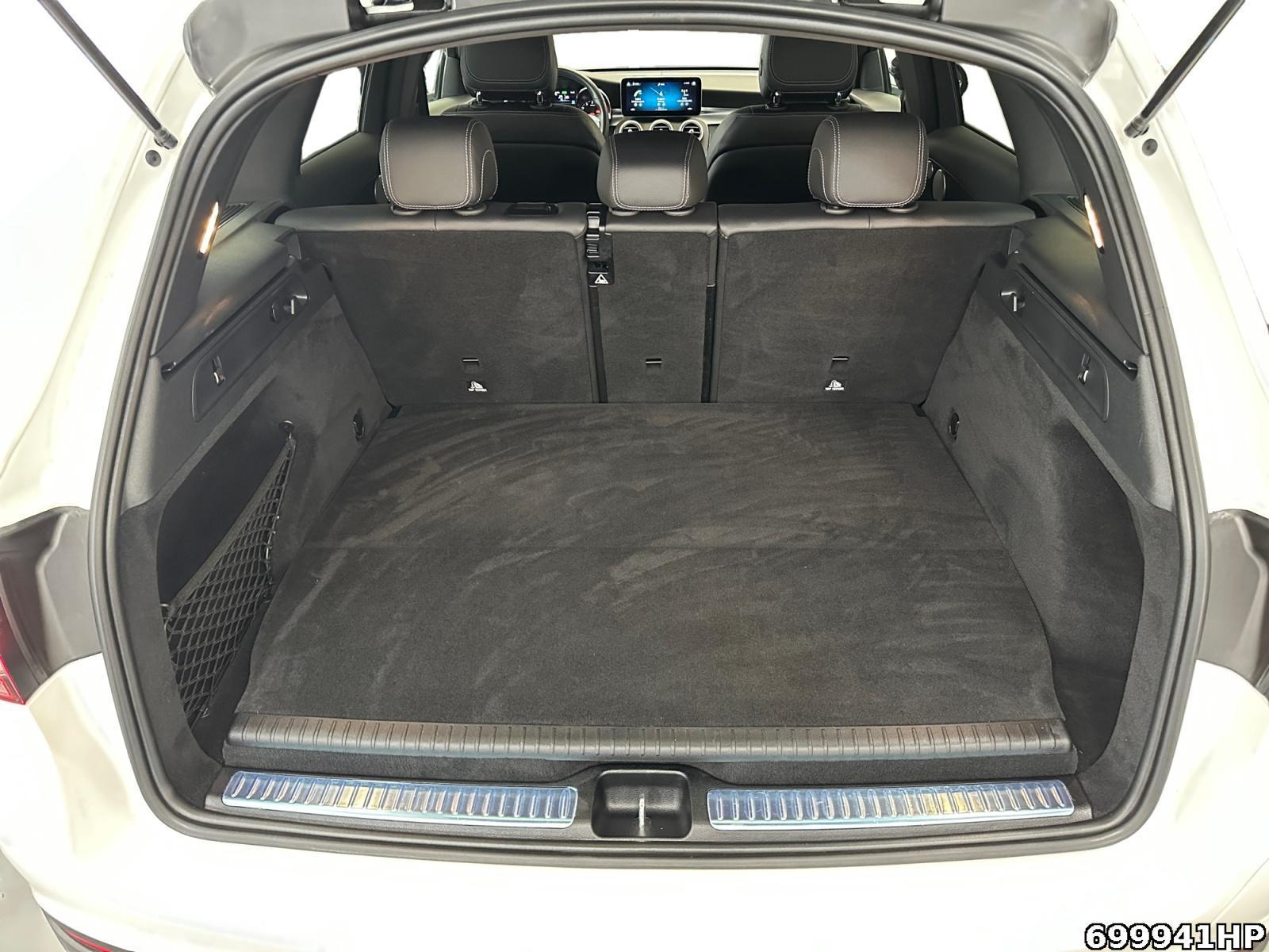Fahrzeugabbildung Mercedes-Benz GLC 300 e 4M AMG Burmester Night AHK CarPlay 19