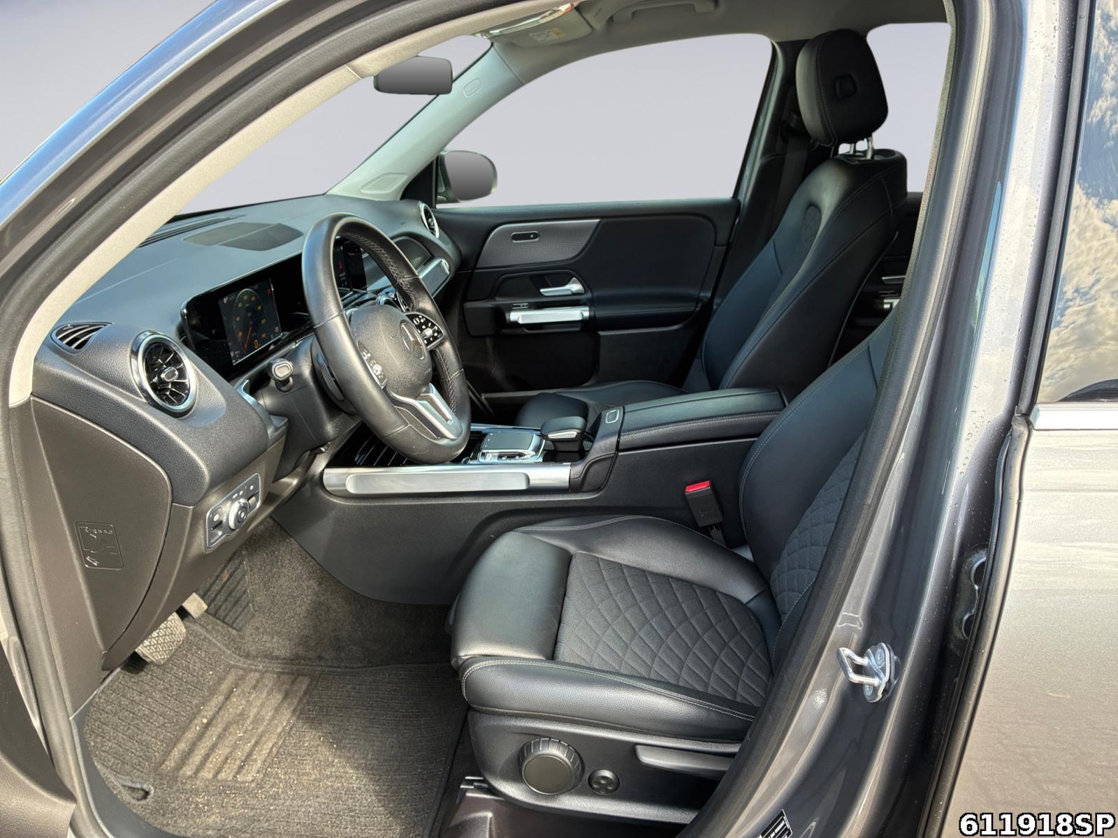 Fahrzeugabbildung Mercedes-Benz GLB 200 Progressive AHK Kamera LED 18