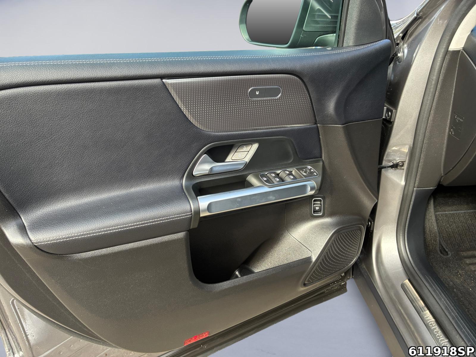 Fahrzeugabbildung Mercedes-Benz GLB 200 Progressive AHK Kamera LED 18