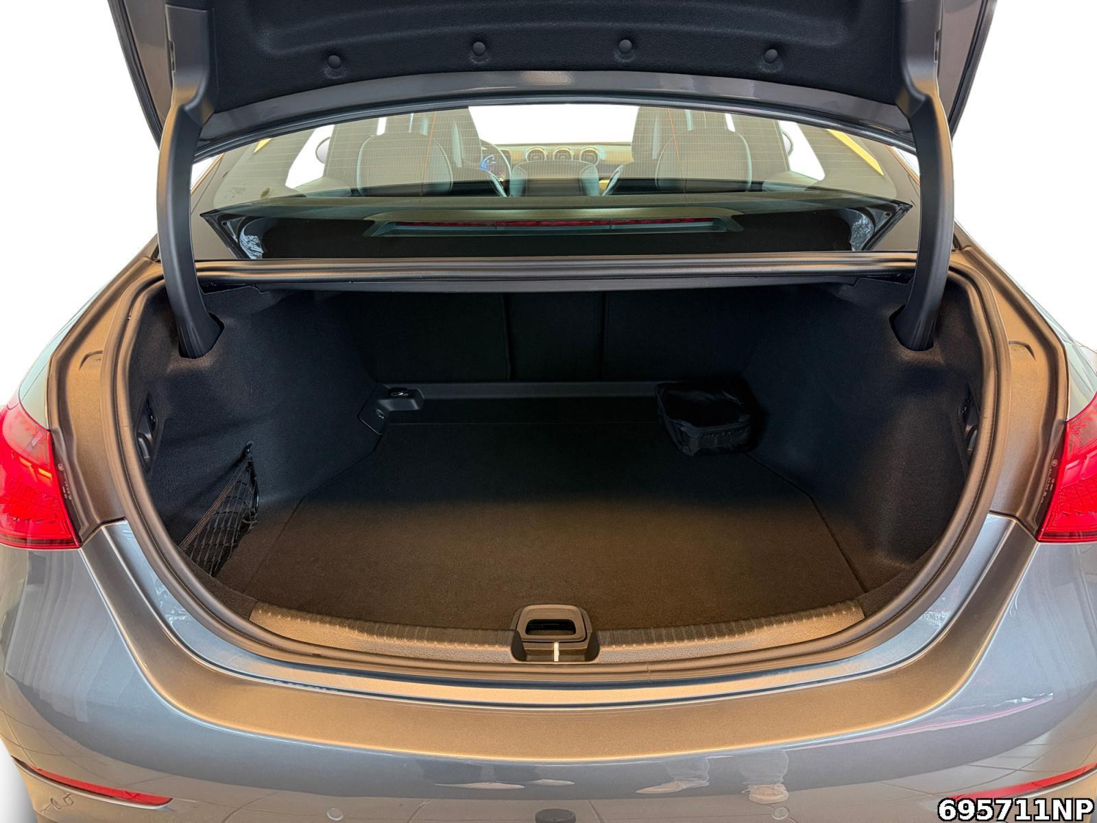 Fahrzeugabbildung Mercedes-Benz C 300 d AMG Line AHK Kamera PRE-SAFE® Distronic+