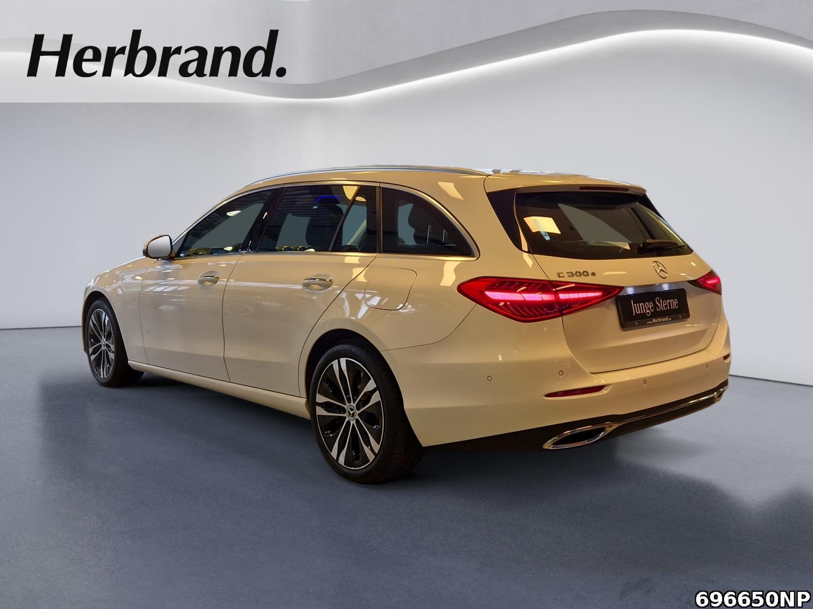 Fahrzeugabbildung Mercedes-Benz C 300 e T Avantgarde Panorama Head-up Memory LED