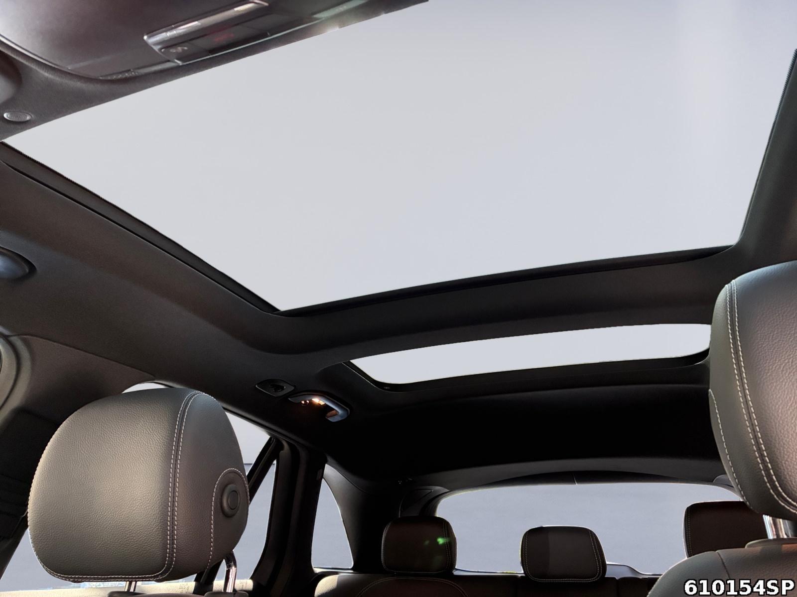 Fahrzeugabbildung Mercedes-Benz GLC 300 e 4M AMG AHK Multibeam Burmester Pano