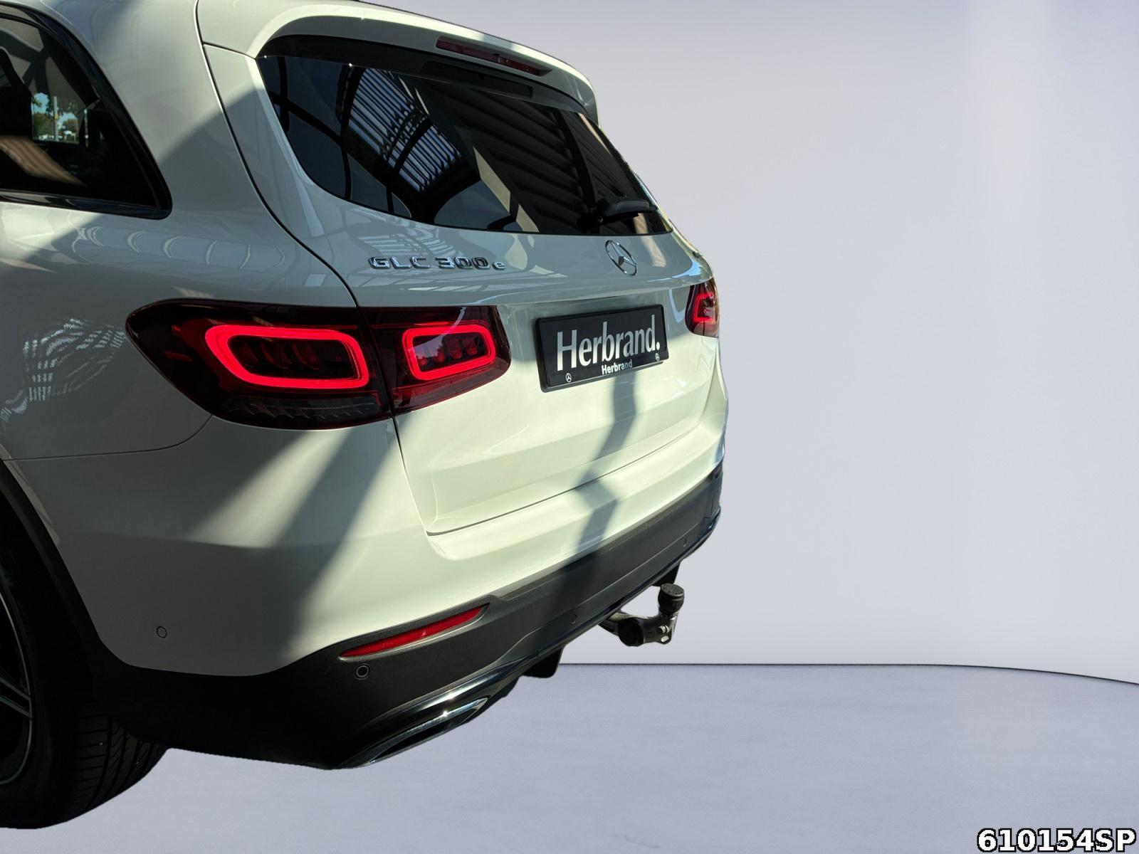 Fahrzeugabbildung Mercedes-Benz GLC 300 e 4M AMG AHK Multibeam Burmester Pano