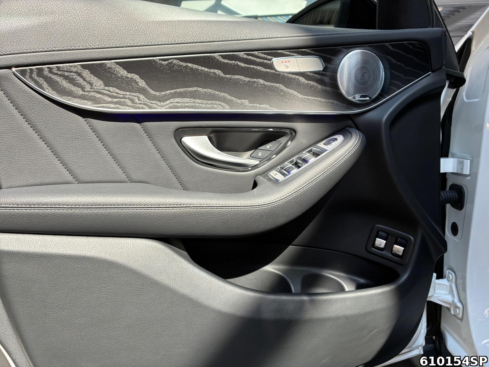 Fahrzeugabbildung Mercedes-Benz GLC 300 e 4M AMG AHK Multibeam Burmester Pano