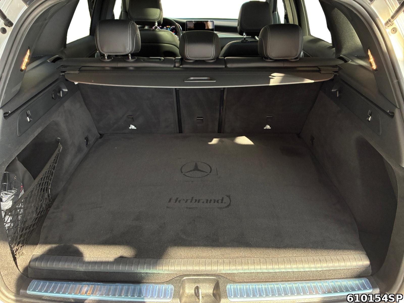Fahrzeugabbildung Mercedes-Benz GLC 300 e 4M AMG AHK Multibeam Burmester Pano