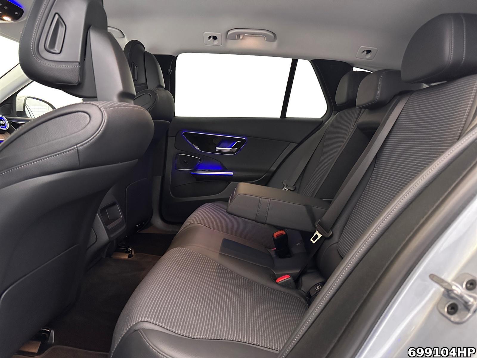 Fahrzeugabbildung Mercedes-Benz C 300 T Avantgarde Digital-Light 360° Distronic