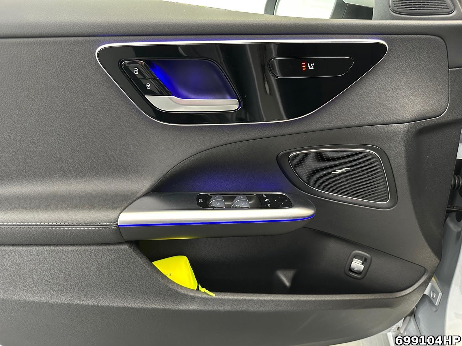 Fahrzeugabbildung Mercedes-Benz C 300 T Avantgarde Digital-Light 360° Distronic