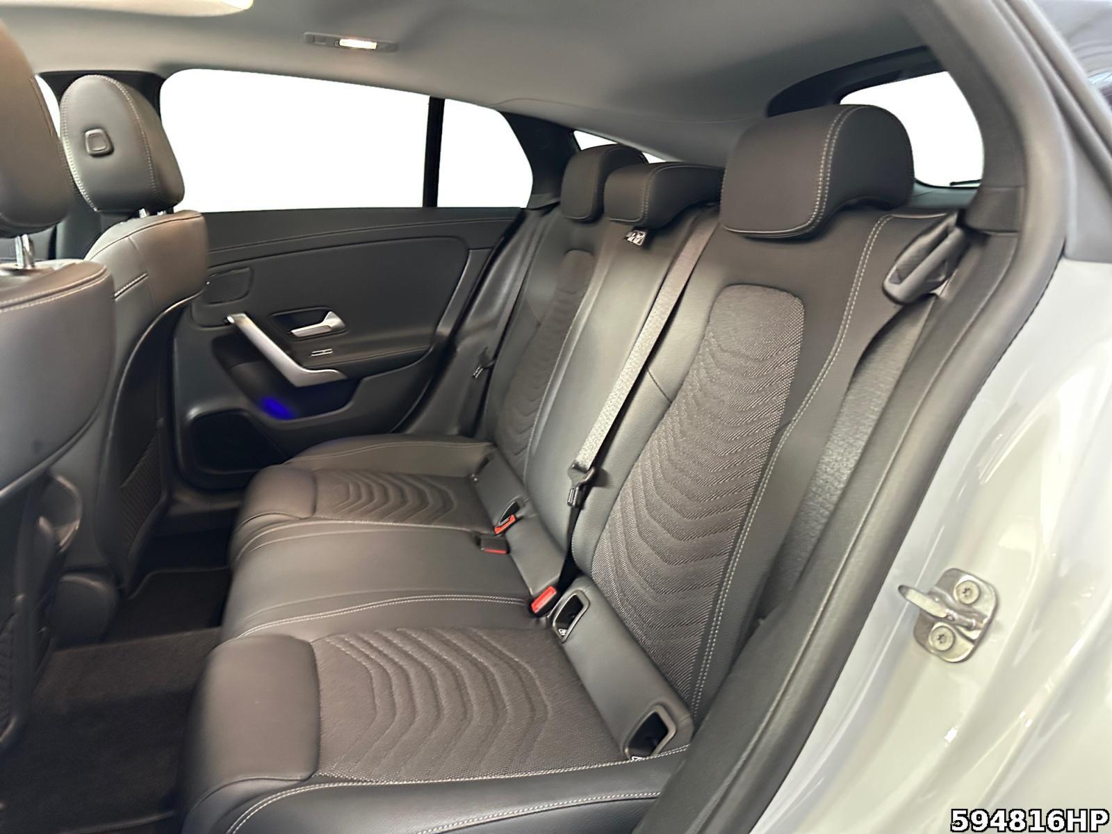 Fahrzeugabbildung Mercedes-Benz CLA 250 Shooting Brake e Progressive PANO Ambiente Lenkradhz
