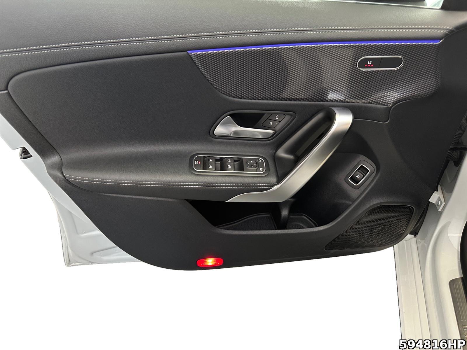 Fahrzeugabbildung Mercedes-Benz CLA 250 Shooting Brake e Progressive PANO Ambiente Lenkradhz