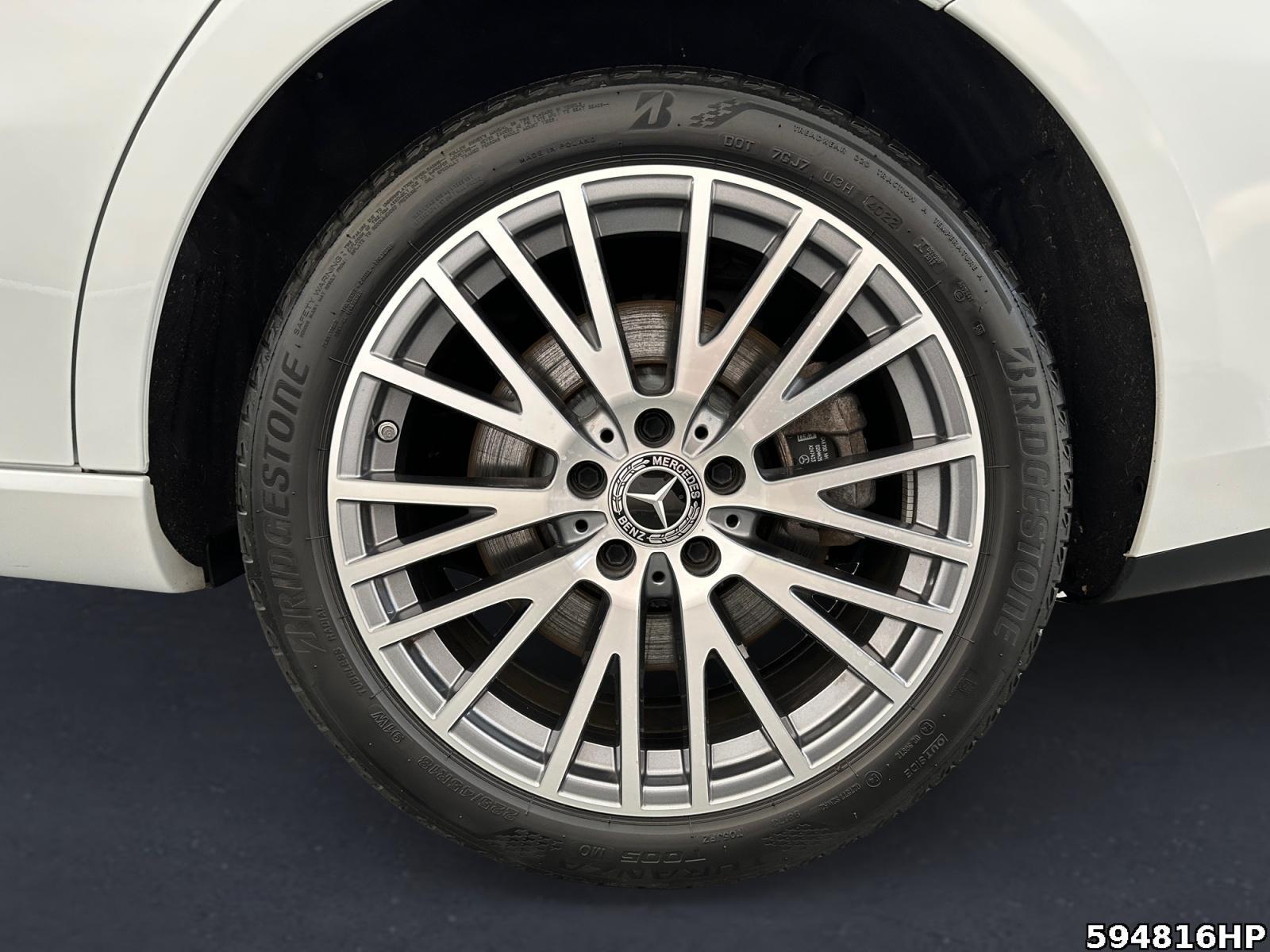 Fahrzeugabbildung Mercedes-Benz CLA 250 Shooting Brake e Progressive PANO Ambiente Lenkradhz