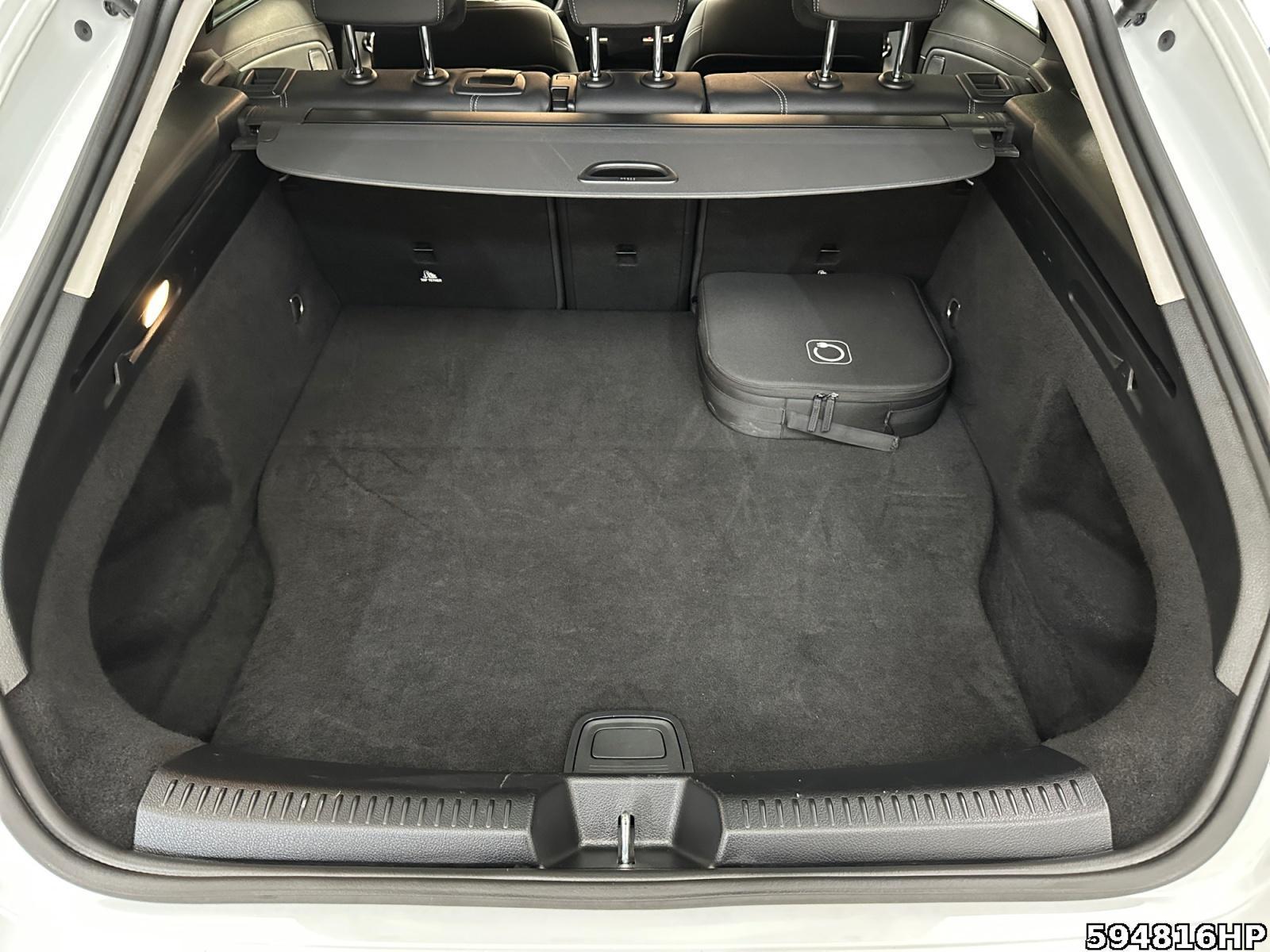 Fahrzeugabbildung Mercedes-Benz CLA 250 Shooting Brake e Progressive PANO Ambiente Lenkradhz