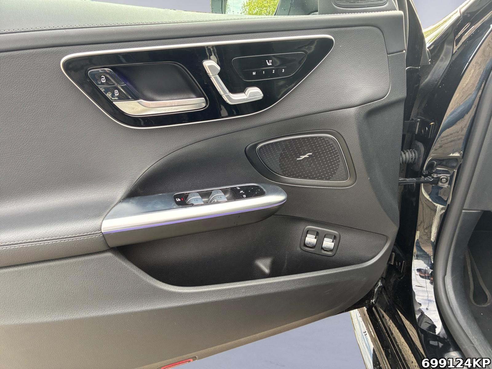 Fahrzeugabbildung Mercedes-Benz C 300 e T AMG Distronic Kamera Memory CarPlay