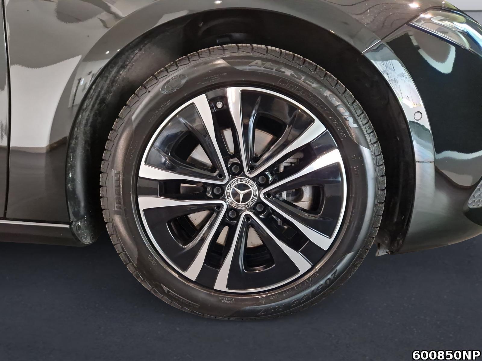 Fahrzeugabbildung Mercedes-Benz A 200 Progressive KEYLESS GO Ambiente LED Kamera