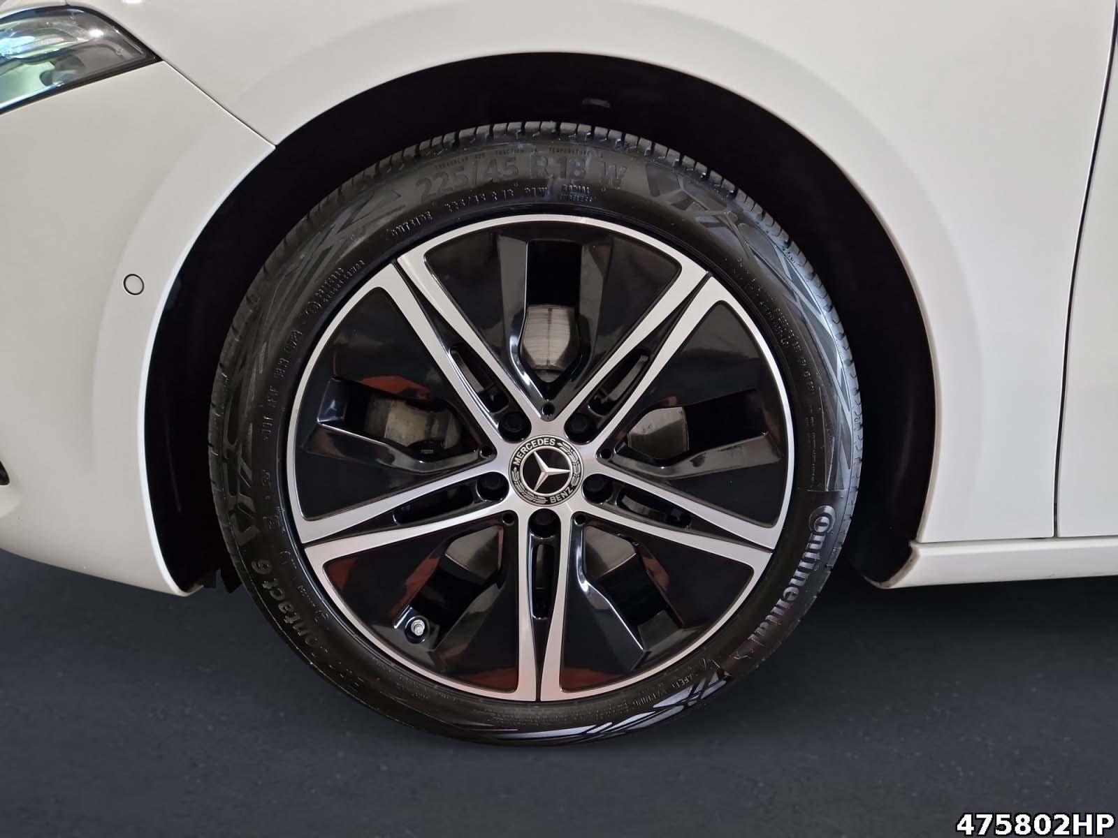 Fahrzeugabbildung Mercedes-Benz A 220 d Progressive Night AHK Kamera LED 18