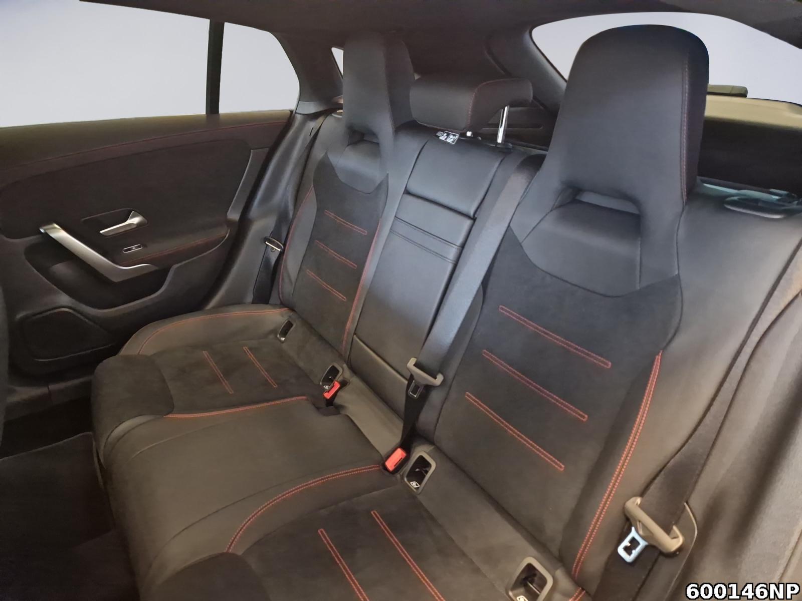 Fahrzeugabbildung Mercedes-Benz CLA 200 Shooting Brake AMG Line Pano Kamera Distronic Night