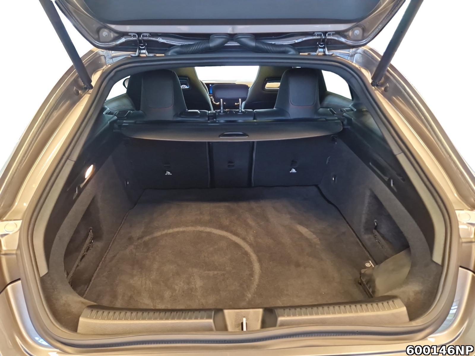 Fahrzeugabbildung Mercedes-Benz CLA 200 Shooting Brake AMG Line Pano Kamera Distronic Night