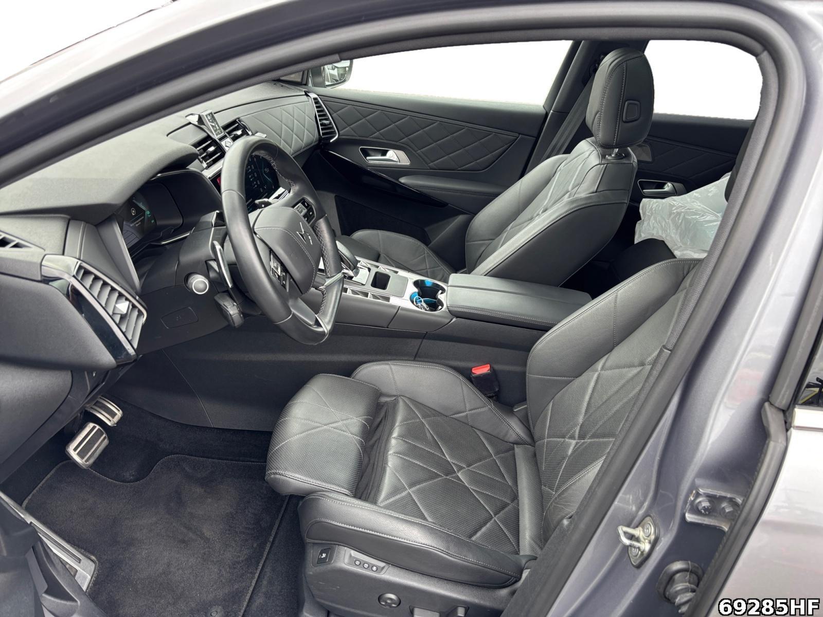 Fahrzeugabbildung DS Automobiles DS7 Crossback RIVOLI E-Tense 300 *Pano-Glasdac