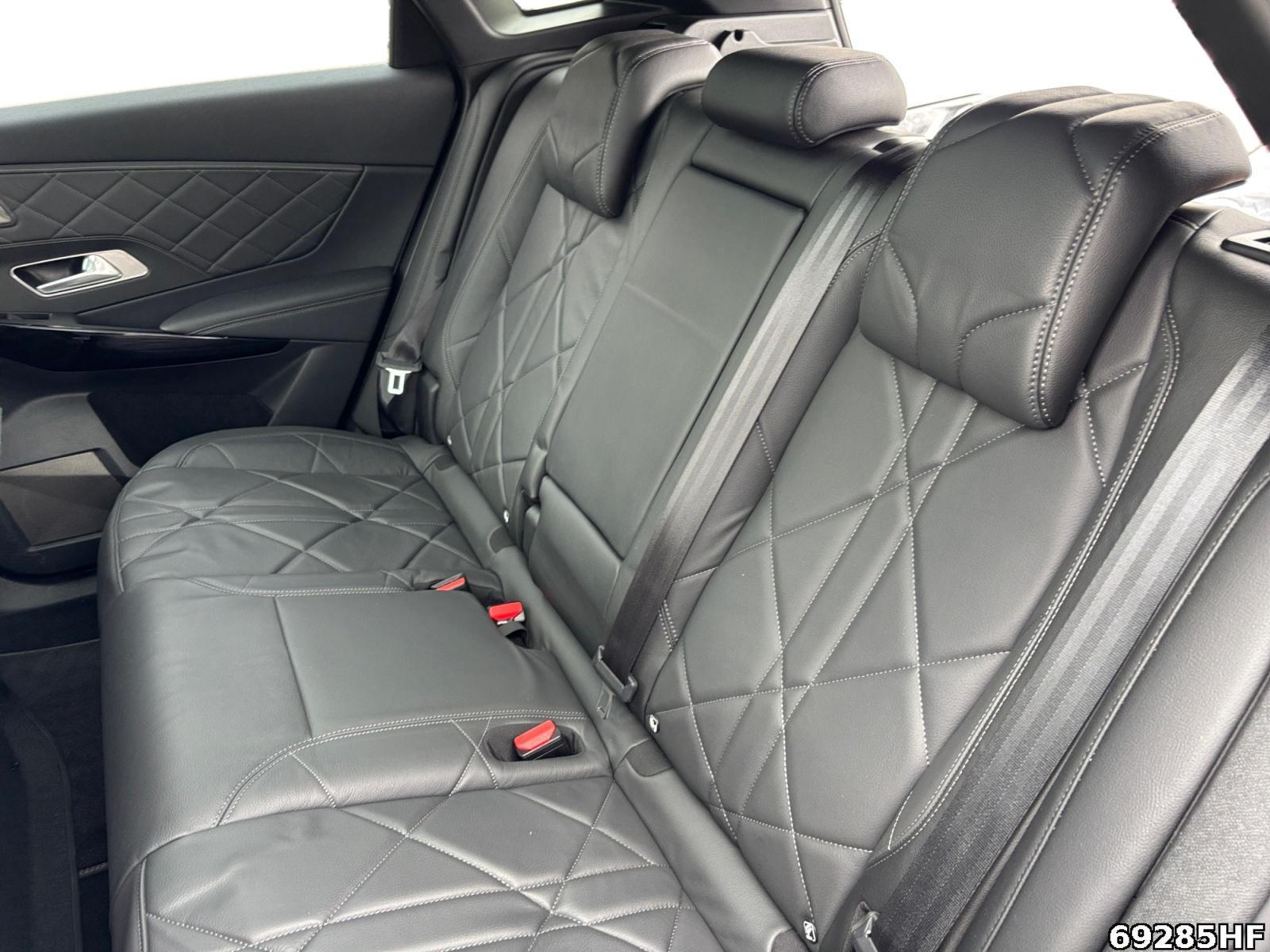 Fahrzeugabbildung DS Automobiles DS7 Crossback RIVOLI E-Tense 300 *Pano-Glasdac