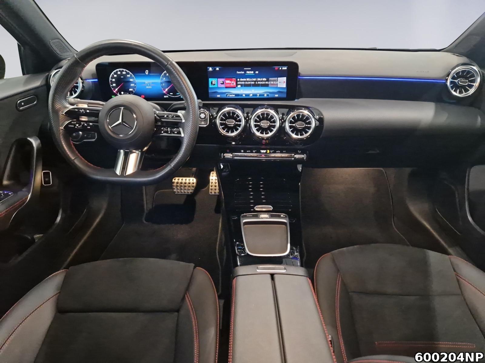 Fahrzeugabbildung Mercedes-Benz A 200 AMG LED Ambiente Keyless Go HANDS-FREE
