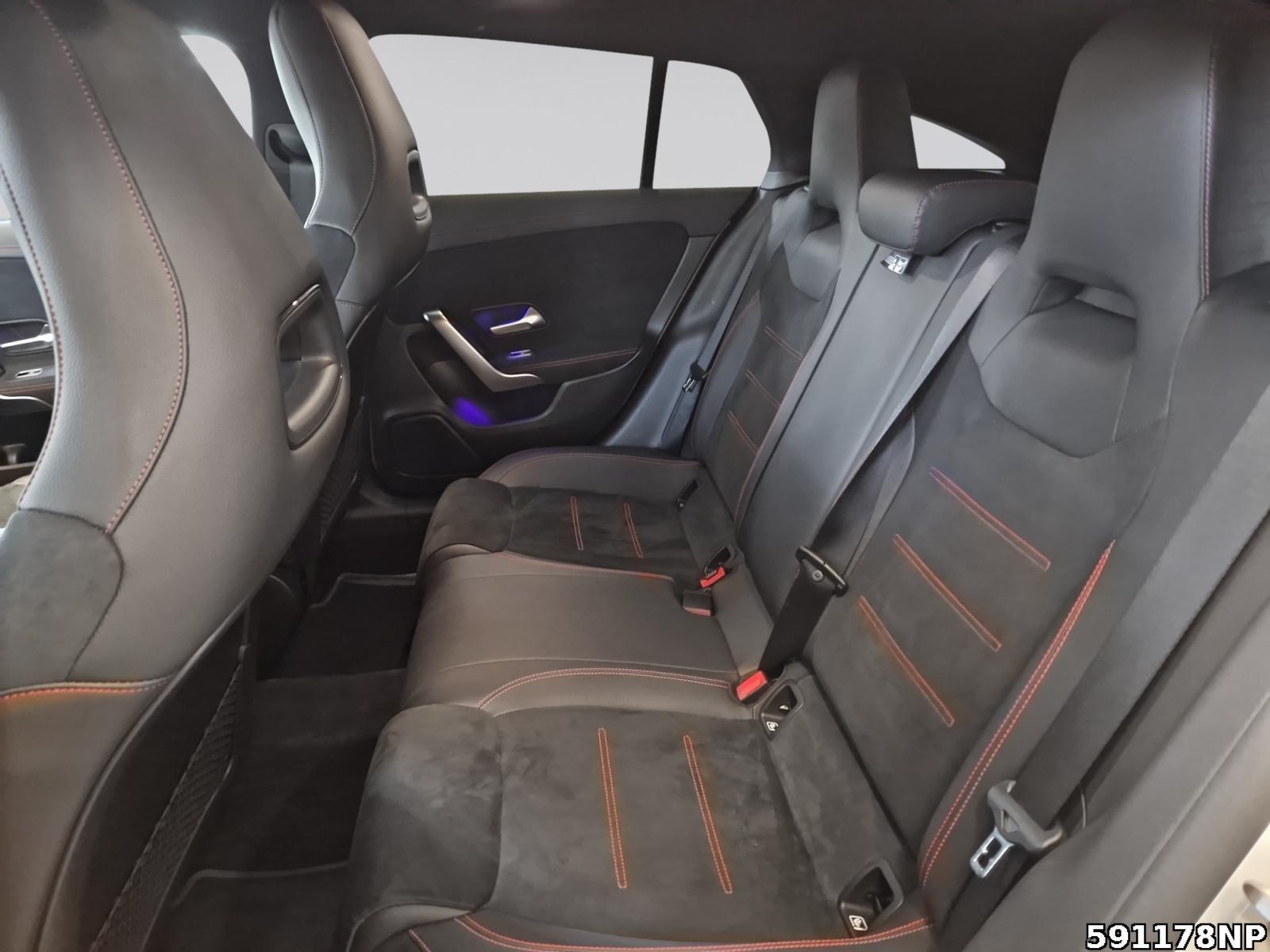 Fahrzeugabbildung Mercedes-Benz CLA 250 Shooting Brake e AMG Line Night Ambiente