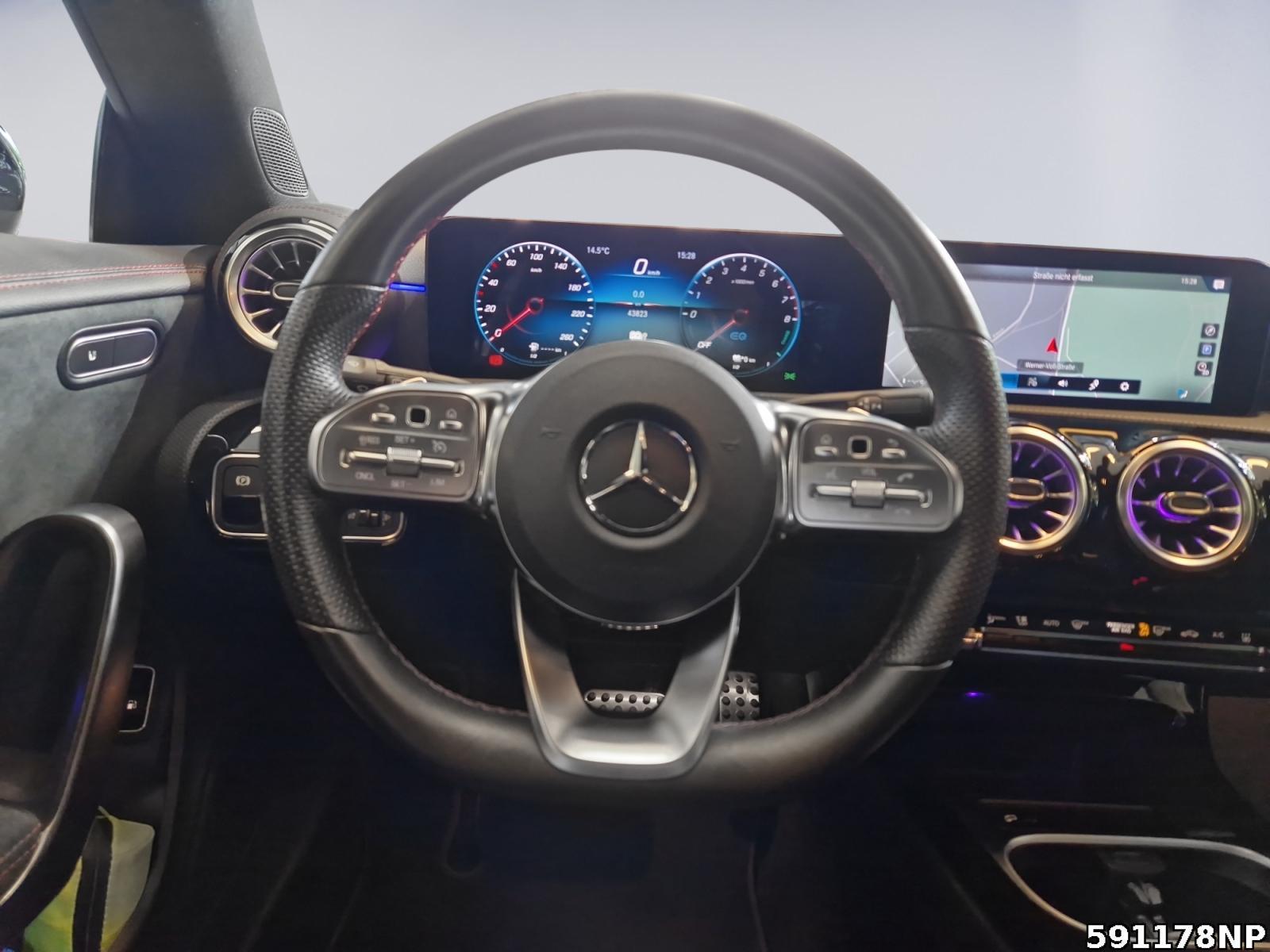 Fahrzeugabbildung Mercedes-Benz CLA 250 Shooting Brake e AMG Line Night Ambiente