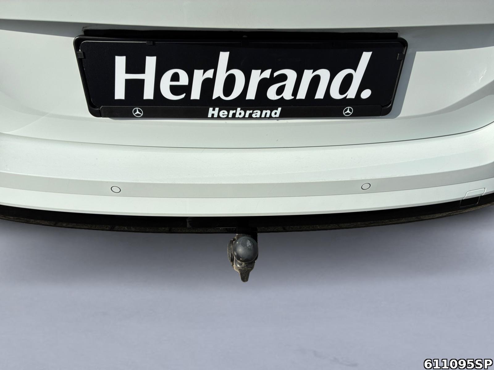 Fahrzeugabbildung Volkswagen Touran 1.5 TSI Highline R-Line AHK Kamera LED 7S