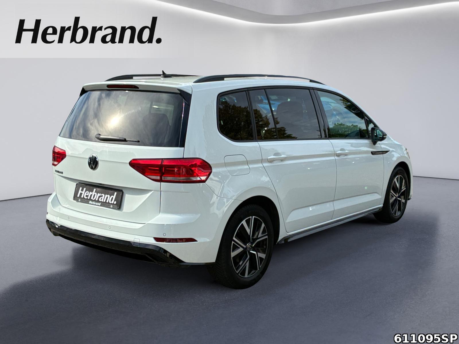 Fahrzeugabbildung Volkswagen Touran 1.5 TSI Highline R-Line AHK Kamera LED 7S
