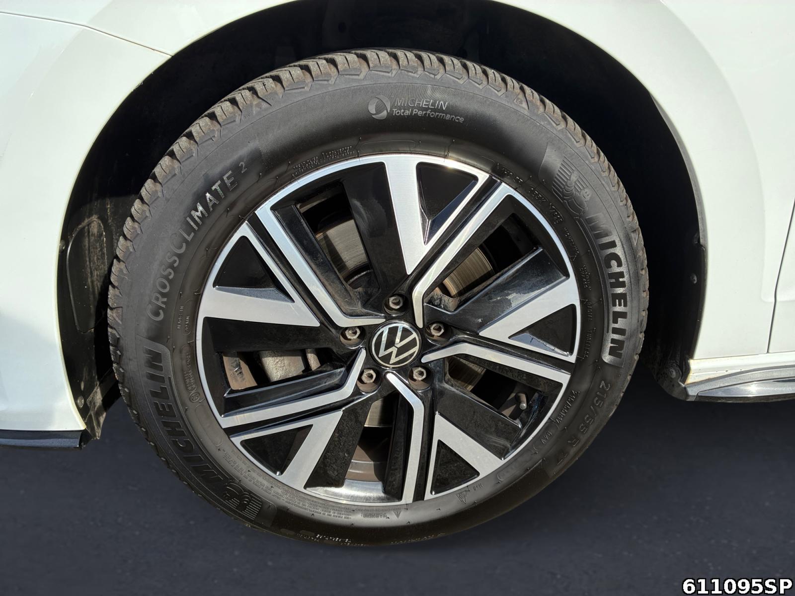 Fahrzeugabbildung Volkswagen Touran 1.5 TSI Highline R-Line AHK Kamera LED 7S