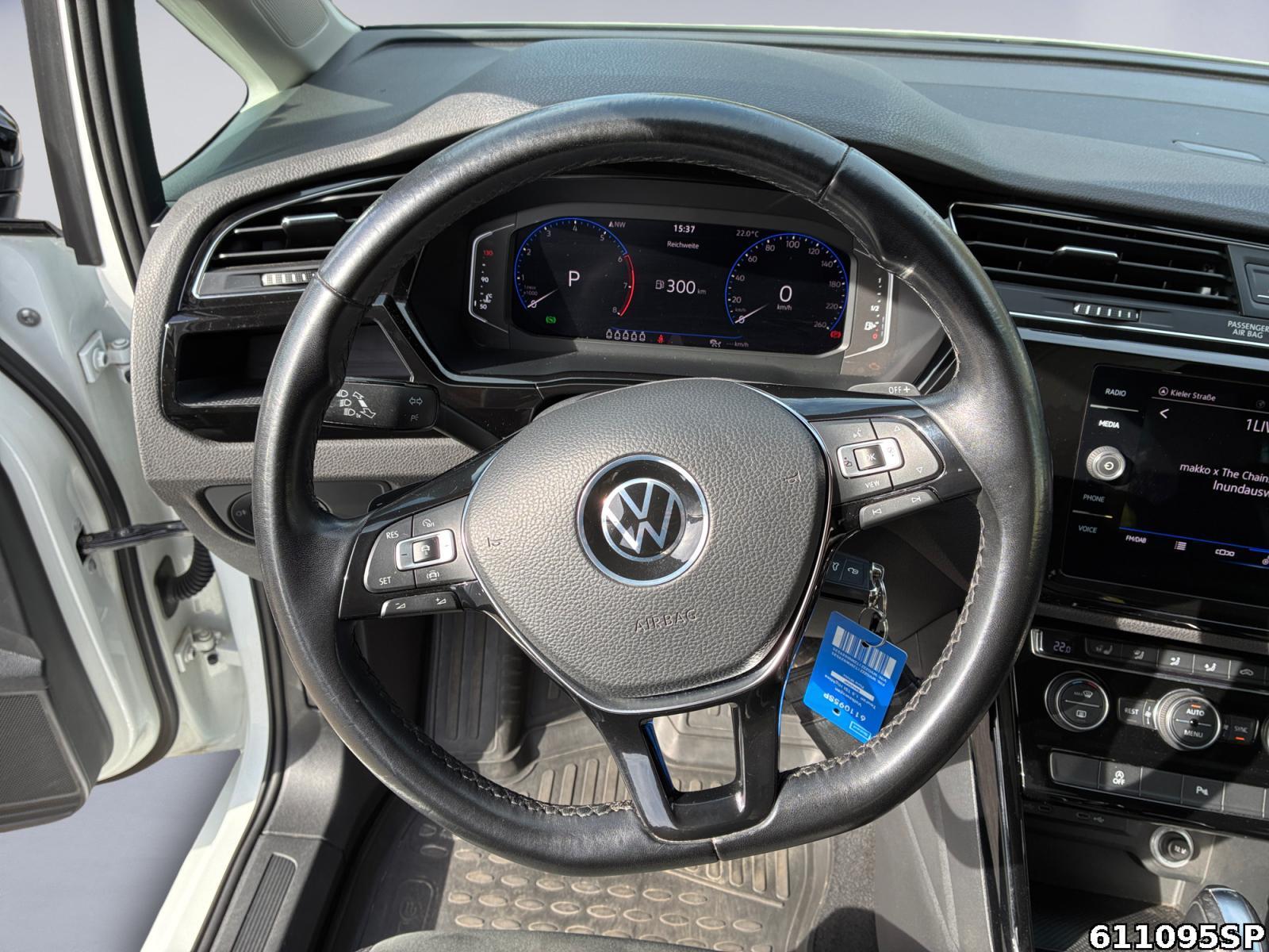 Fahrzeugabbildung Volkswagen Touran 1.5 TSI Highline R-Line AHK Kamera LED 7S