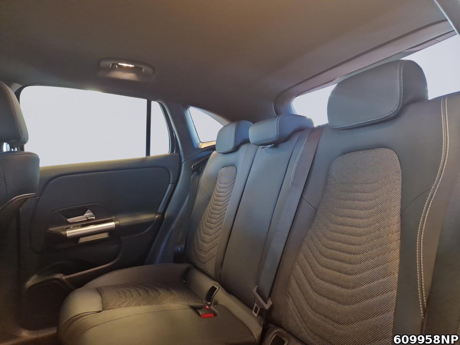 Fahrzeugabbildung Mercedes-Benz GLA 200 Progressive AHK Distronic LED Kamera