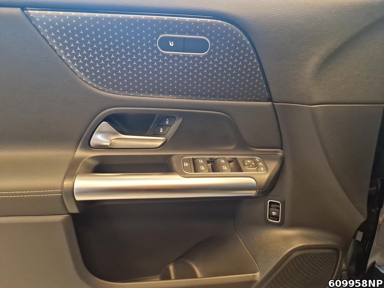 Fahrzeugabbildung Mercedes-Benz GLA 200 Progressive AHK Distronic LED Kamera