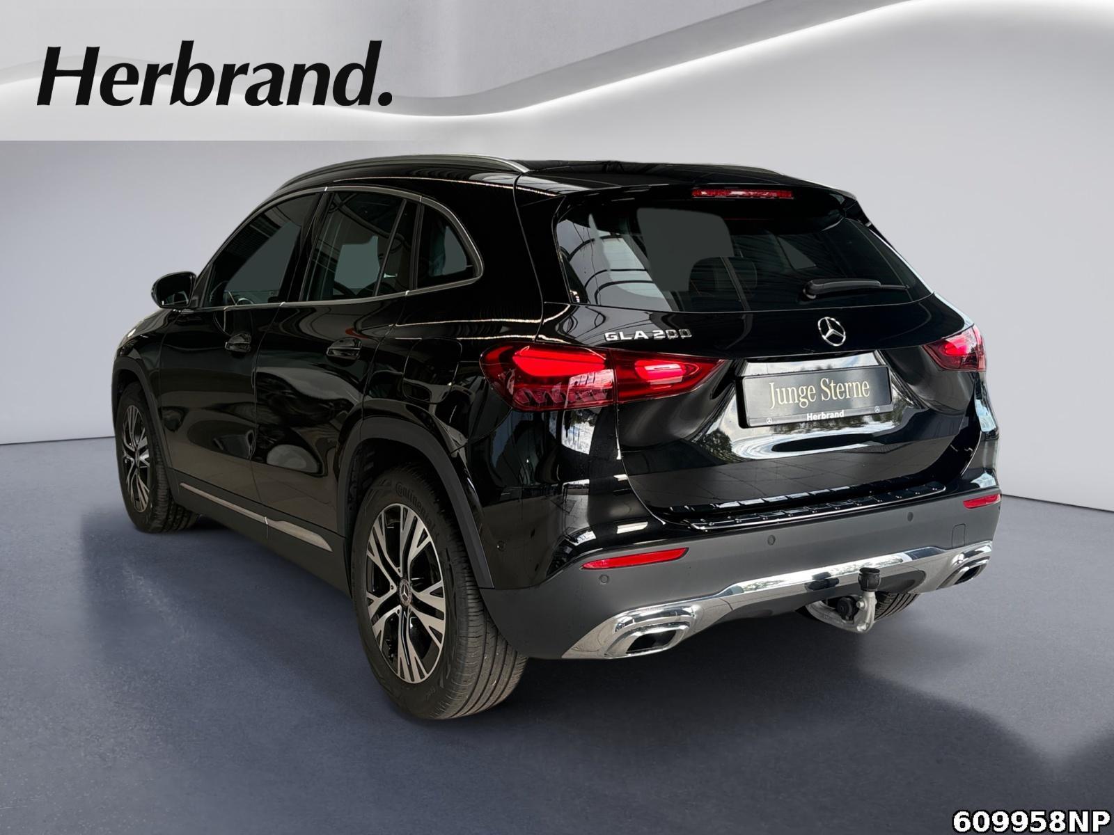 Fahrzeugabbildung Mercedes-Benz GLA 200 Progressive AHK Distronic LED Kamera