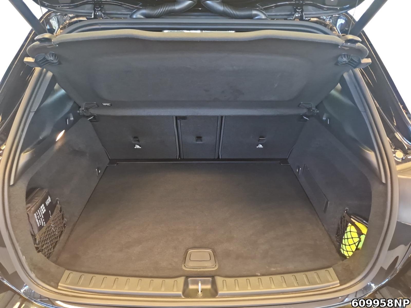 Fahrzeugabbildung Mercedes-Benz GLA 200 Progressive AHK Distronic LED Kamera