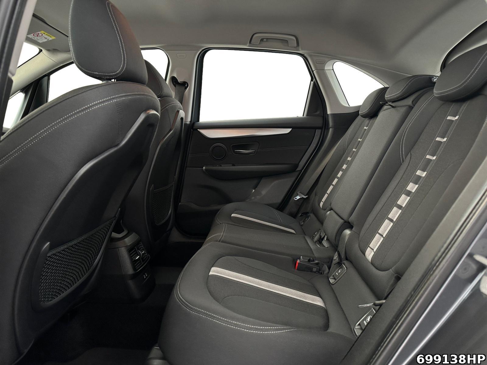 Fahrzeugabbildung BMW 218 Active Tourer i Advantage AHK abnehmbar PDC