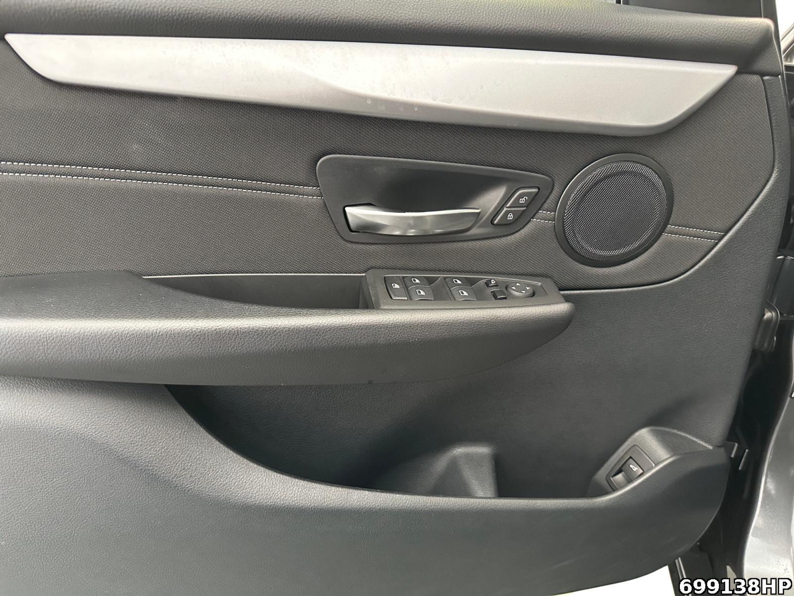 Fahrzeugabbildung BMW 218 Active Tourer i Advantage AHK abnehmbar PDC