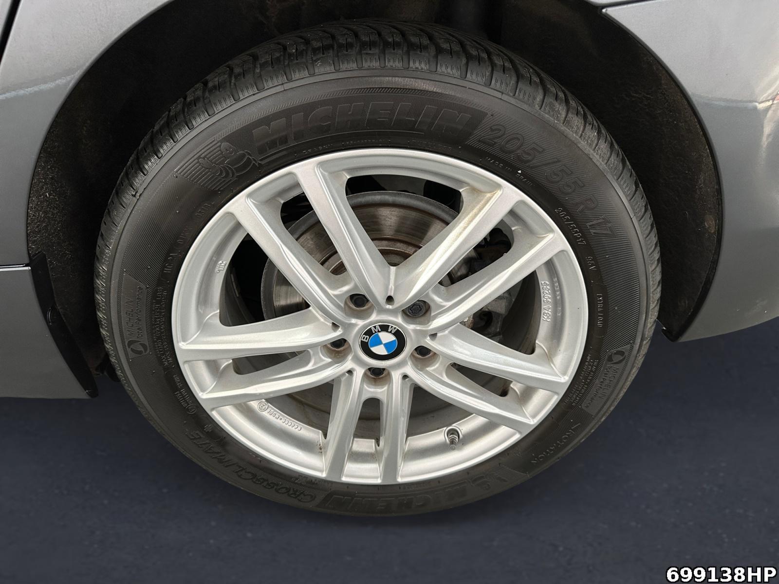 Fahrzeugabbildung BMW 218 Active Tourer i Advantage AHK abnehmbar PDC