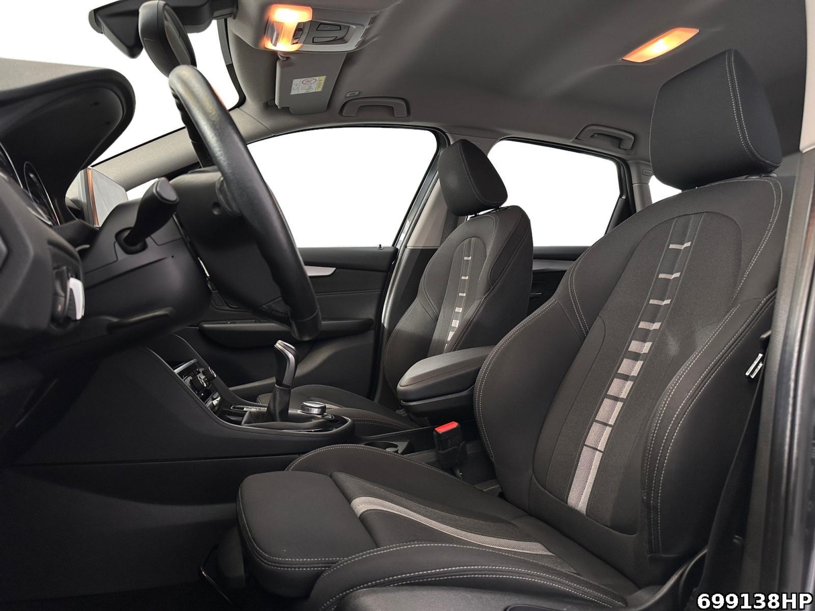 Fahrzeugabbildung BMW 218 Active Tourer i Advantage AHK abnehmbar PDC