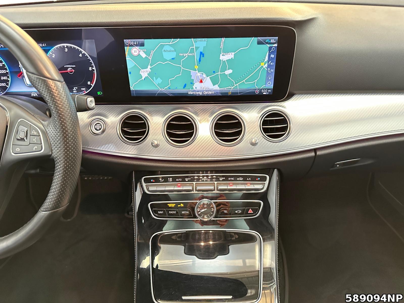 Fahrzeugabbildung Mercedes-Benz E 220 d 4M All-Terrain Panorama Distronic Carpl
