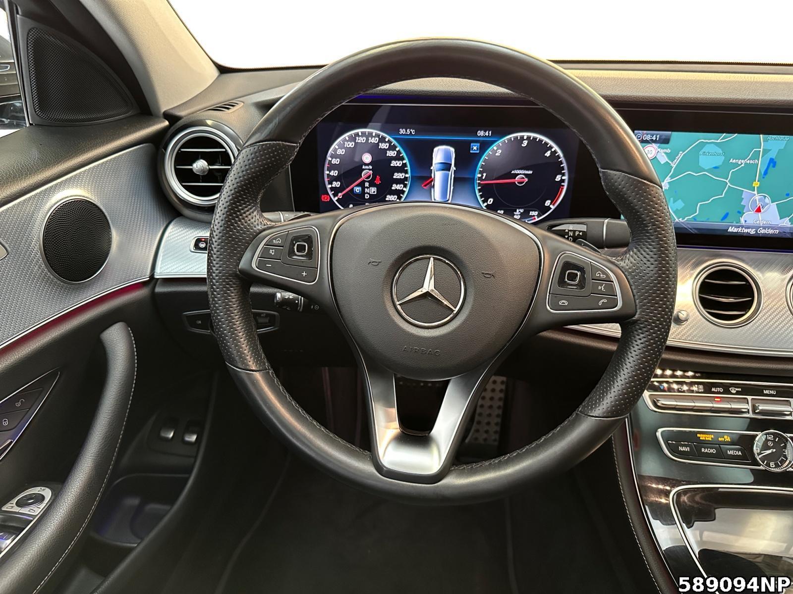 Fahrzeugabbildung Mercedes-Benz E 220 d 4M All-Terrain Panorama Distronic Carpl