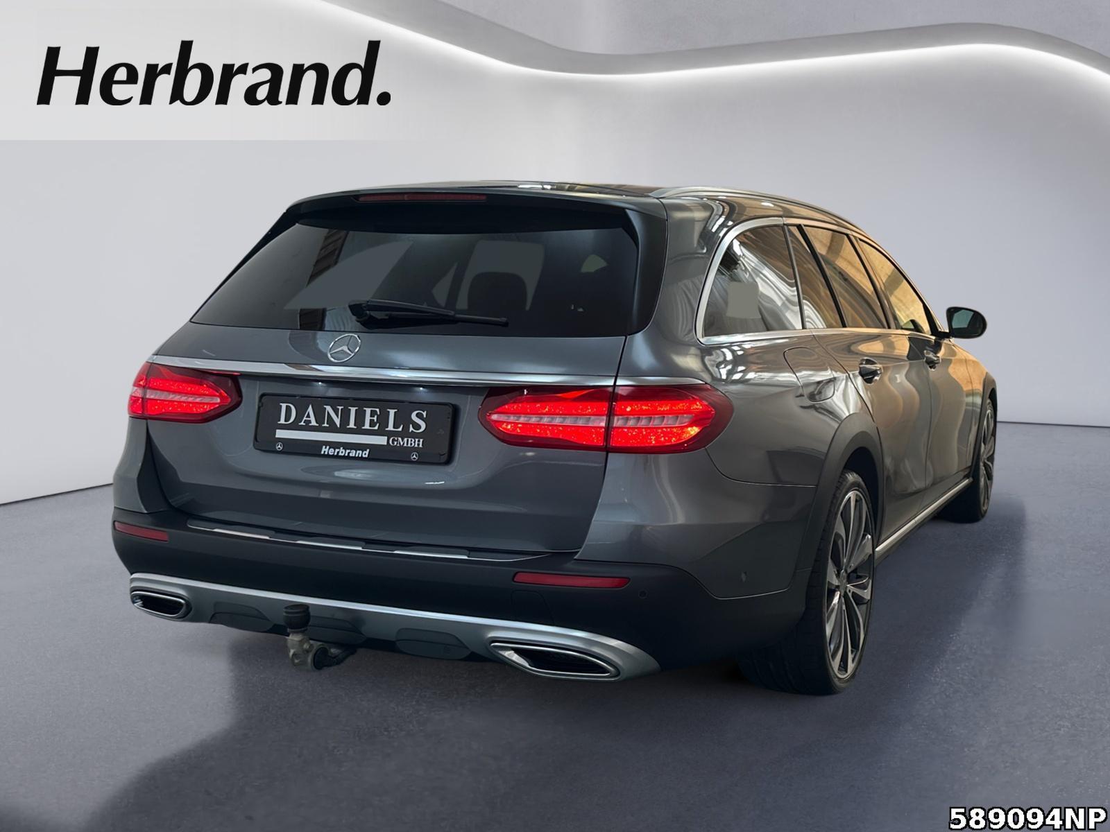Fahrzeugabbildung Mercedes-Benz E 220 d 4M All-Terrain Panorama Distronic Carpl