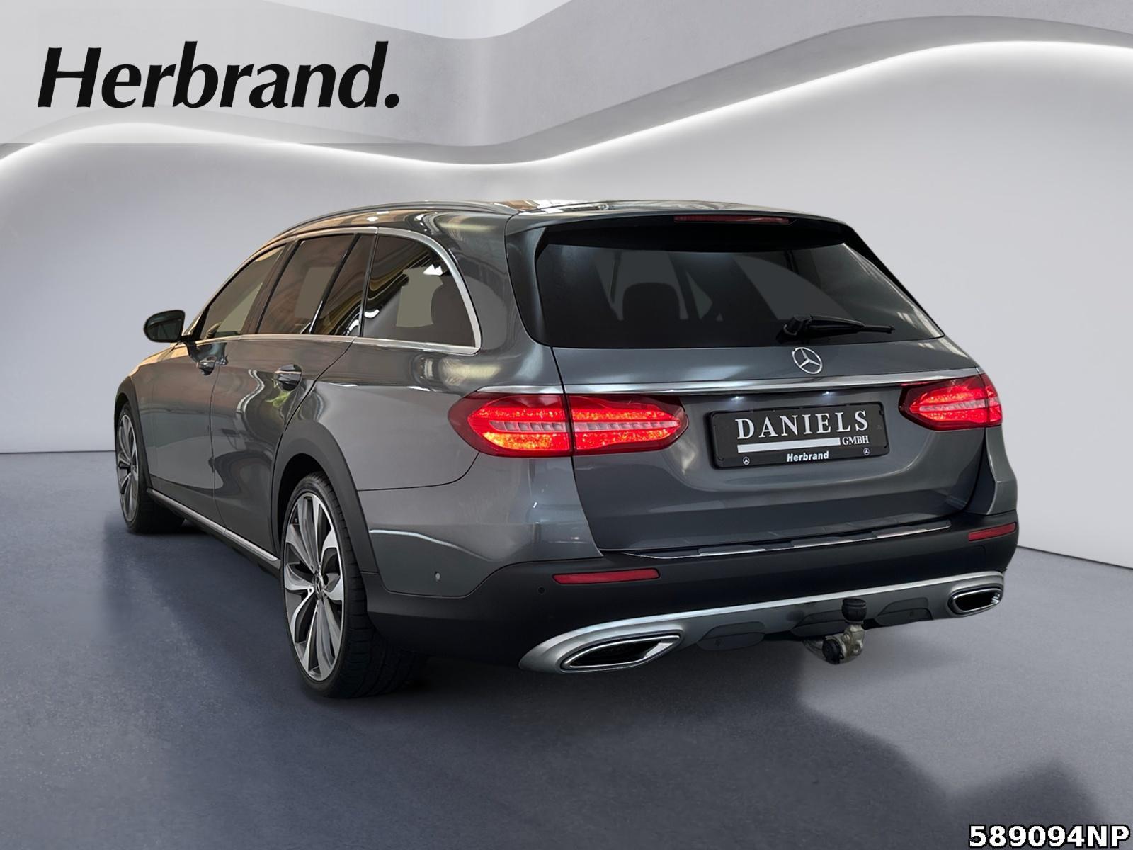 Fahrzeugabbildung Mercedes-Benz E 220 d 4M All-Terrain Panorama Distronic Carpl